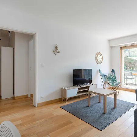 3 Bedroom With Garden And Swimming Pool Apartman