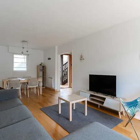 3 Bedroom With Garden And Swimming Pool Apartment *