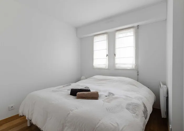 3 Bedroom With Garden And Swimming Pool Deauville