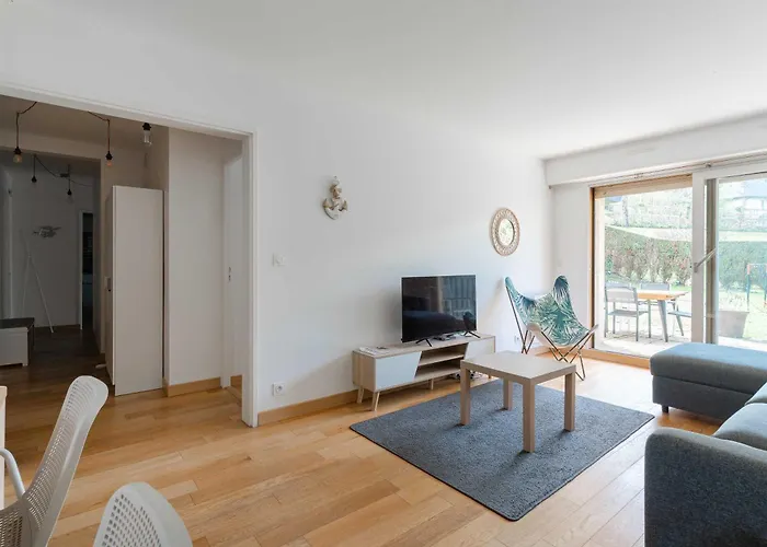 3 Bedroom With Garden And Swimming Pool Apartment