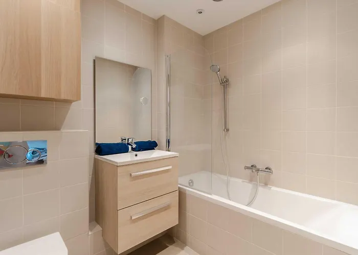 3 Bedroom With Garden And Swimming Pool Deauville