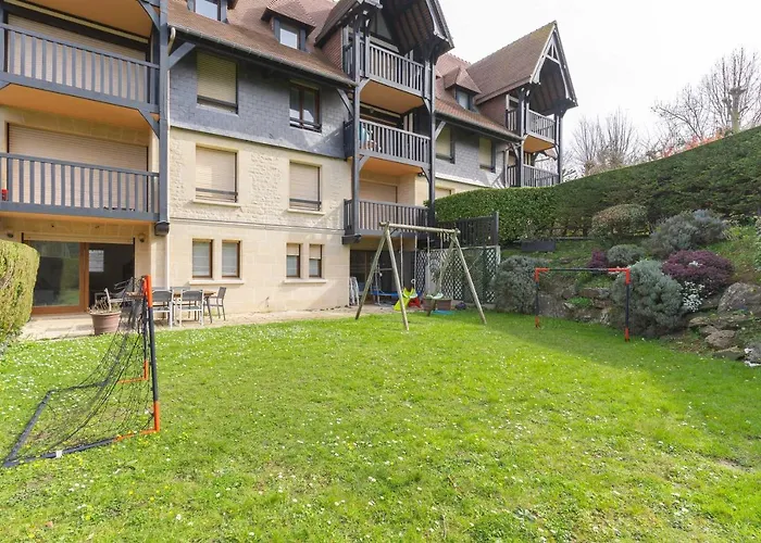 3 Bedroom With Garden And Swimming Pool Deauville